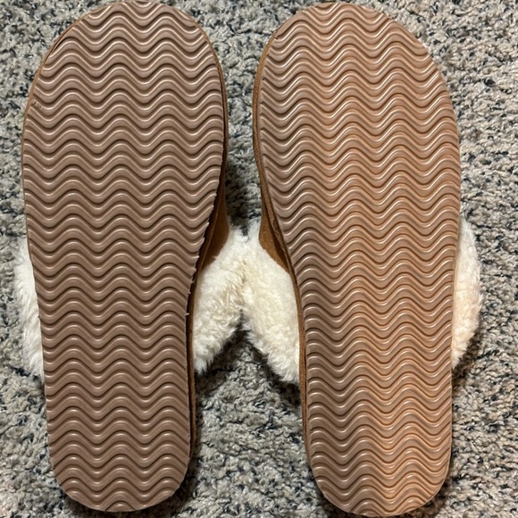 NWOT women’s slip on shoes - Picture 2 of 3